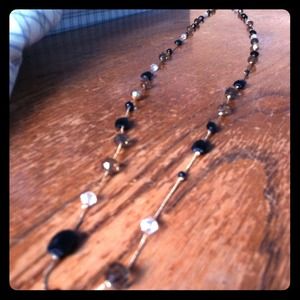 Forever 21 gold necklace. Beaded. Clasps.