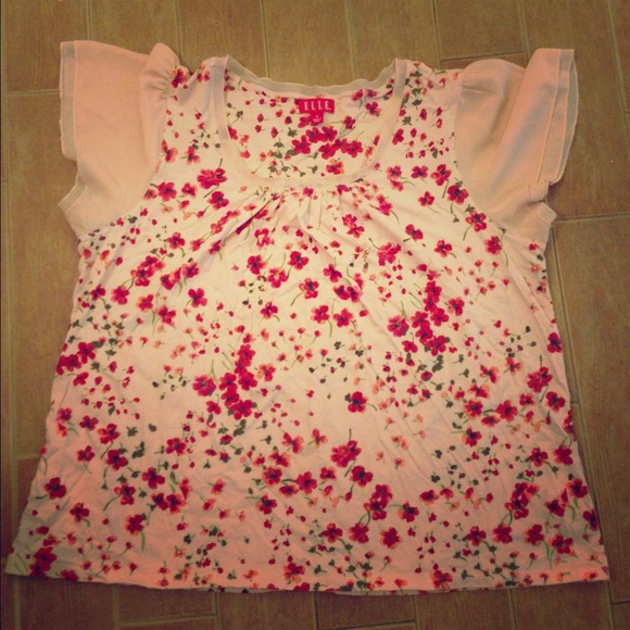 BUNDLE - 5 shirts and 1 pair of earrings