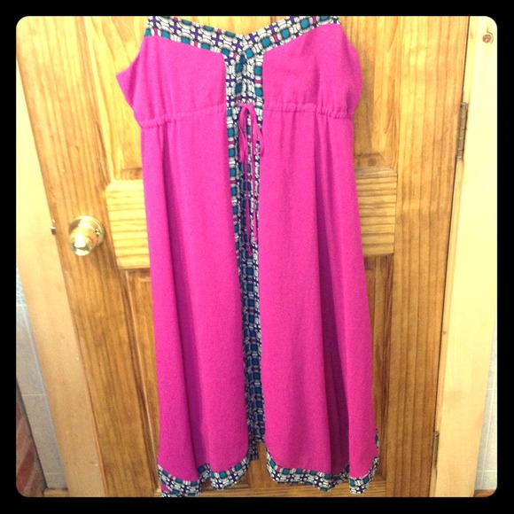 Flowy dress perfect for spring & summer. Worn once