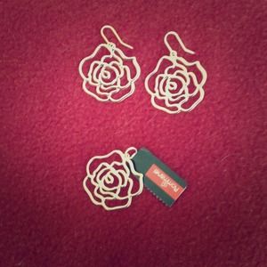 Plated Jewelry. Earring and pendant 18k gold.