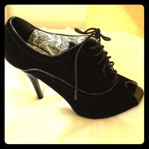 Bordello heels size 10!