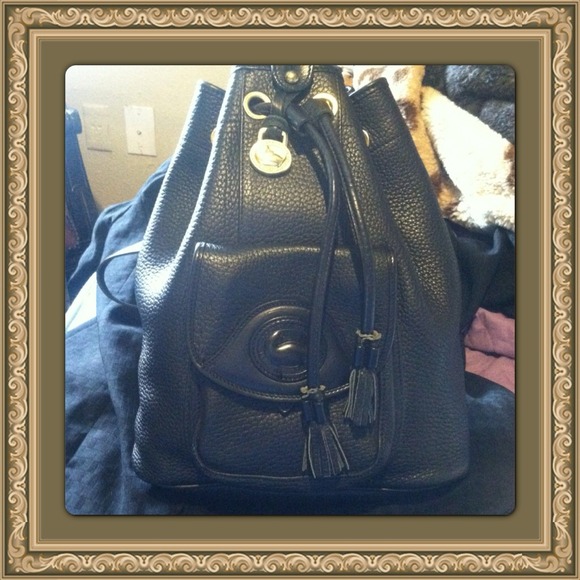 Black Dooney & Bourke bucket style