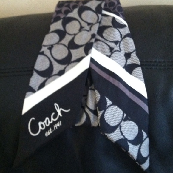 COACH scarf/purse tie excellent condition.