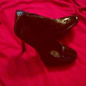 House of Harlow black patent leather stilettos