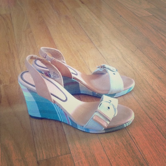Tommy Hilfiger wedges! *SALE for $15!* - Picture 1 of 4