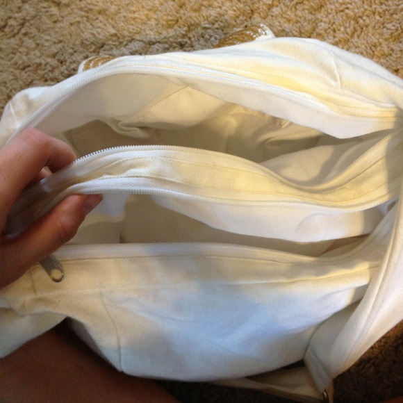 Sold❗REDUCED White and gold bag - Picture 3 of 4