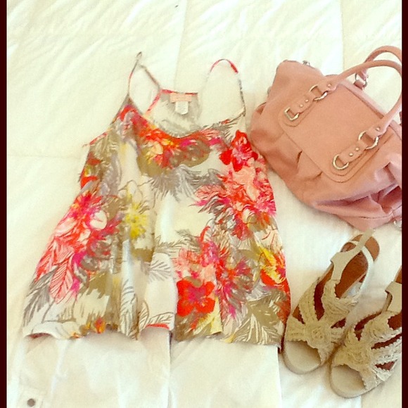 ** SOLD * Adorable Floral Silky Love...Ady Top
