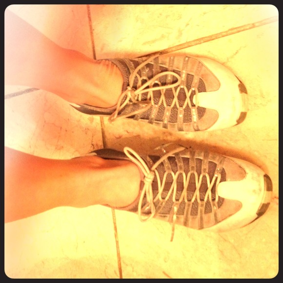Tsubo walking shoes