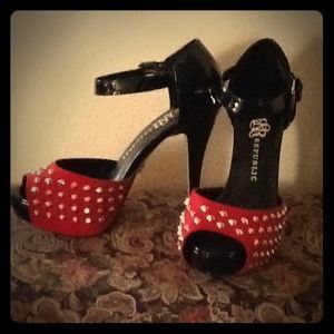 Rock &Republic NIB Traded to @tribalsister. Yea