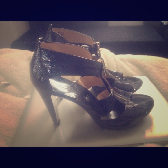 Michael Kors Shoes - Michael kors sandals