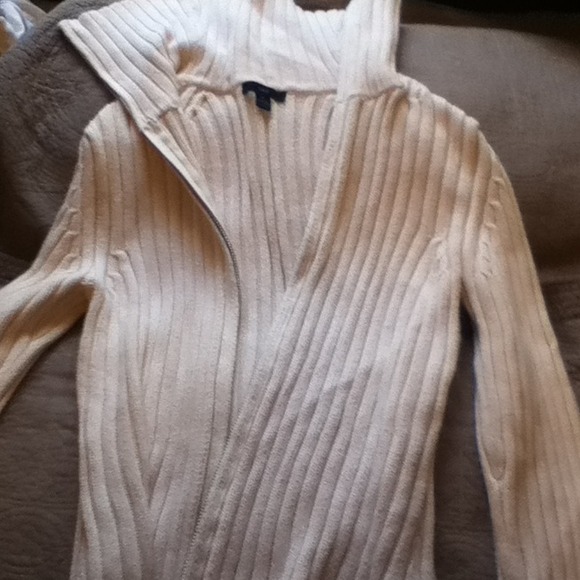 Fitted zip up sweater