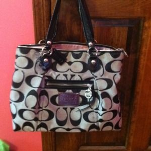 ON HOLD!! !! Coach Poppy Bag!!:)