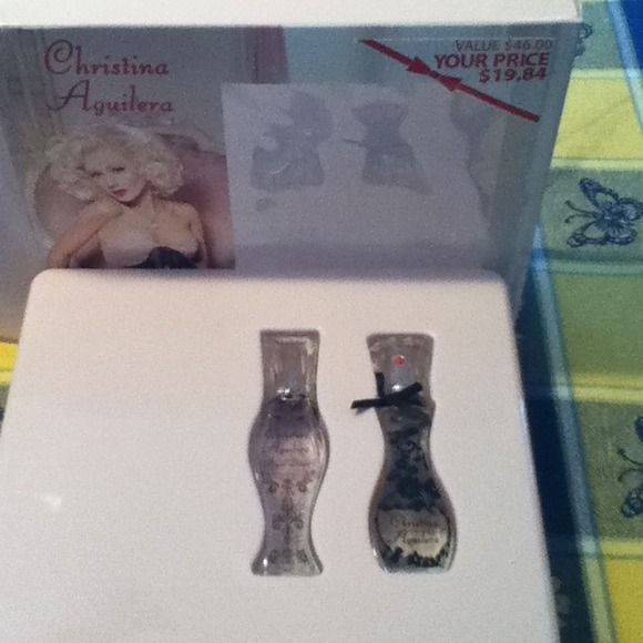 {{RESERVED}} Christina Aguilera set