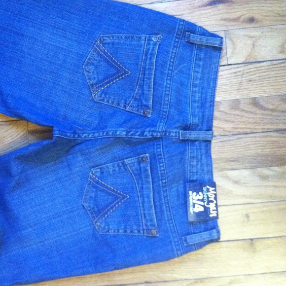 REDUCED. NWOT. Skinny Jeans. Perfect condition! - Picture 3 of 4