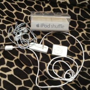 Silver iPod Shuffle 1GB Bundle
