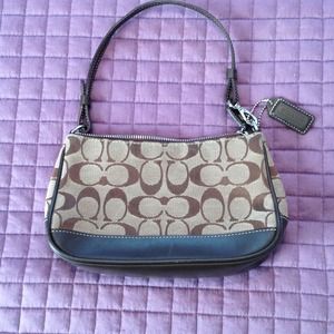 Adorable Coach purse Brown