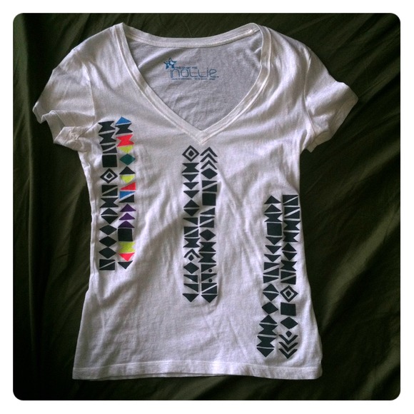 nollie aztec print V-neck