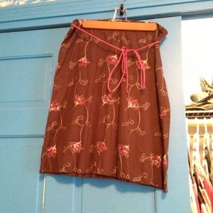 ❌Sold❌Brown skirt with embroidered flowers.