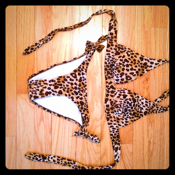 Victoria's Secret leopard bikini sold!