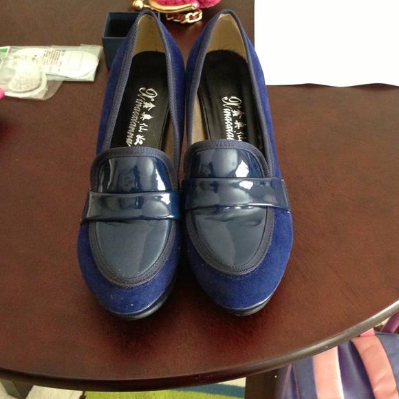 Brand new shoes, heel!