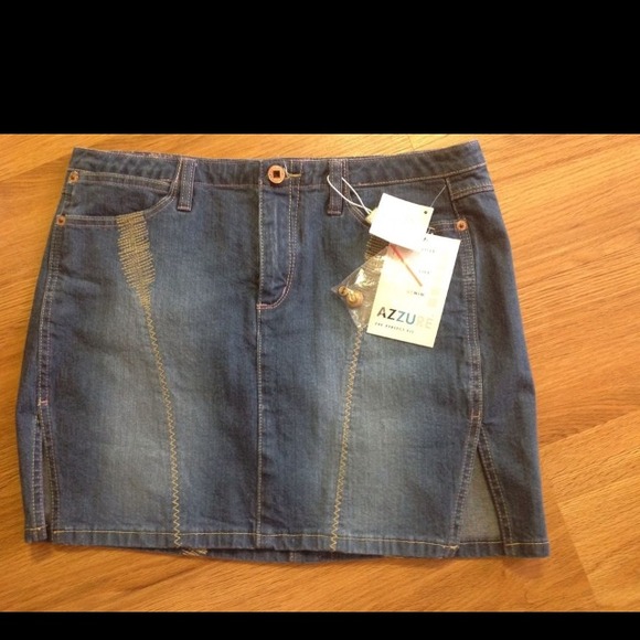 SOLD!!! Cute Azzure mini skirt
