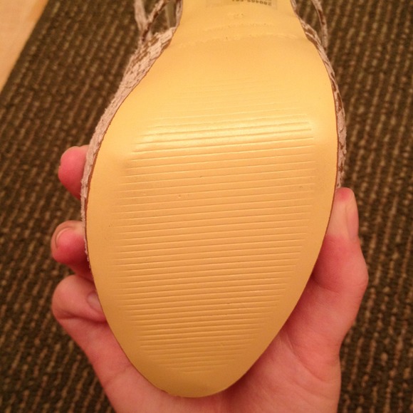 Colin Stuart snake skin super sexy heels. - Picture 2 of 4