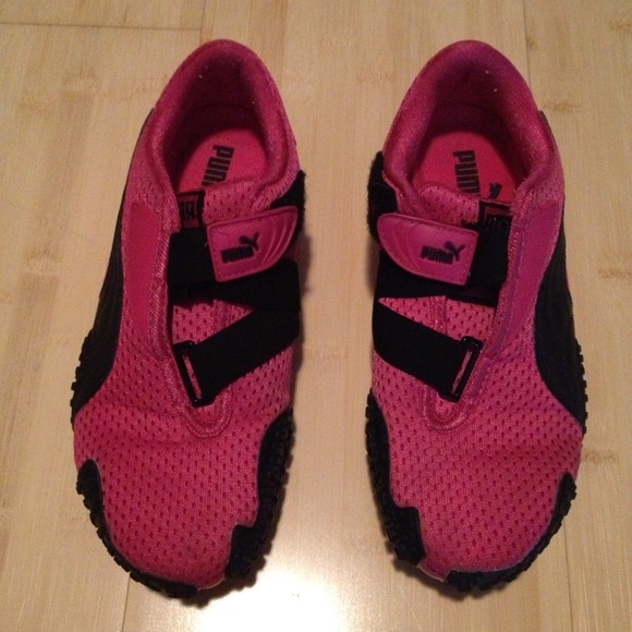 RESERVED Size 7 pink and black puma sneakers