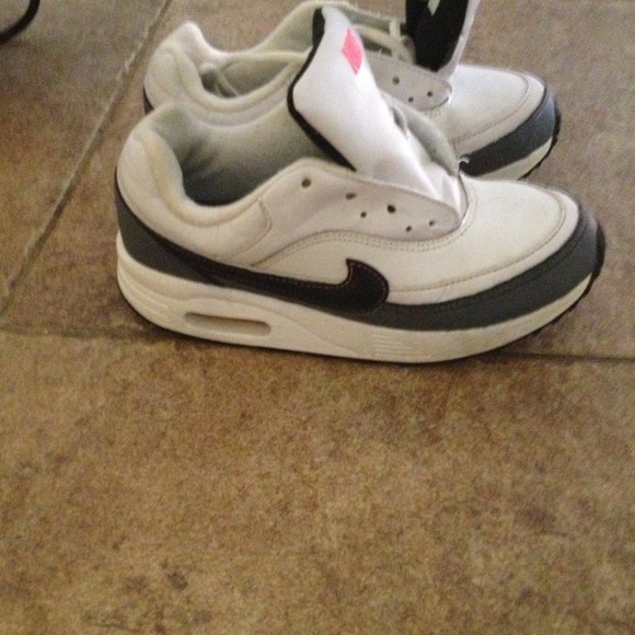 Sold✂✂✂Nike Airmax sz 10c