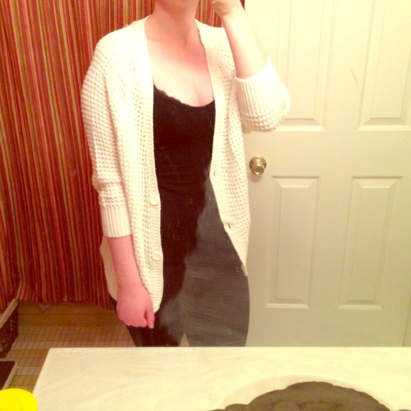 quarter sleeve white sweater