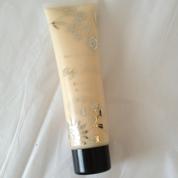 FREE GIFT FOR JOANNANAST-Body lotion