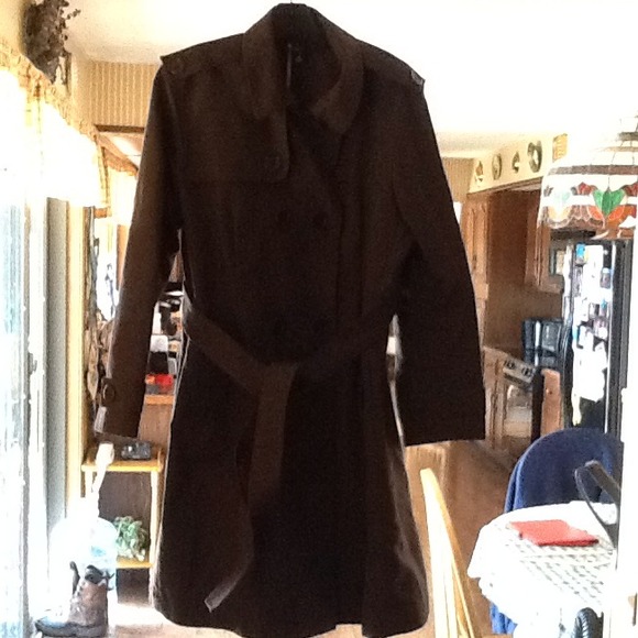 Gap Classic Belted Trench Coat