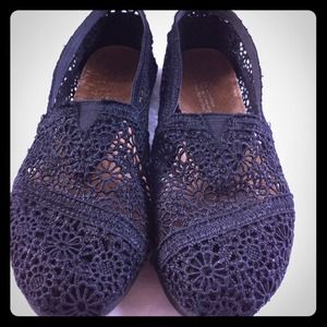 Black Crochet Toms, sz8