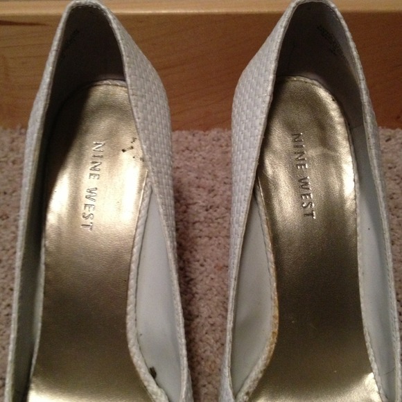 Nine West textured white high heels. - Picture 2 of 3
