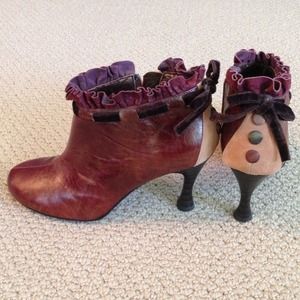 ✳$20 TODAY💸 Kenzie Felta boot ruffle/buttons 8