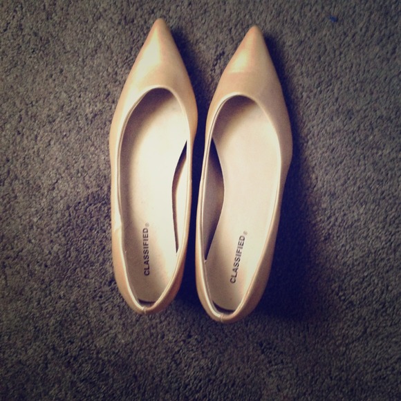 Classified Shoes - Low Heel Gold Tone Pumps
