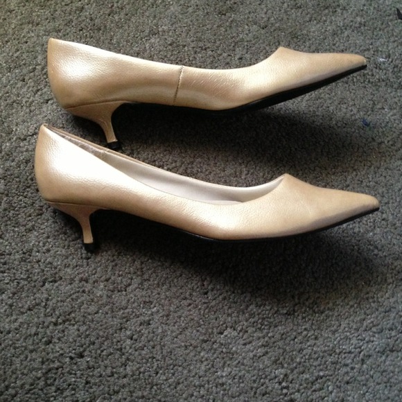 Low Heel Gold Tone Pumps - Picture 2 of 4