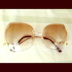 Gorgeous ladies gold sunglasses