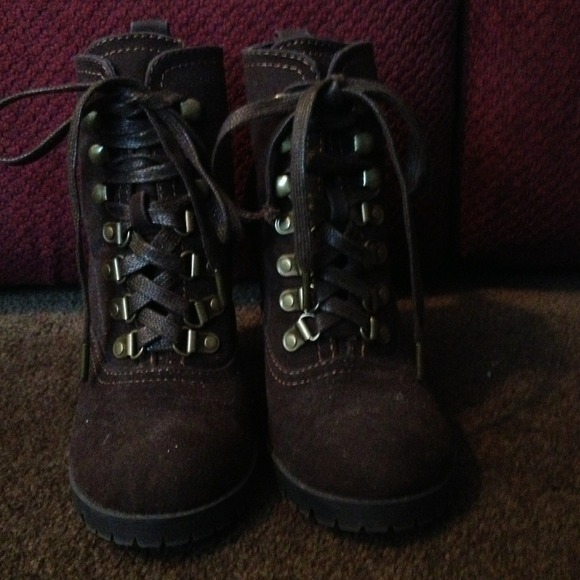 RESERVED FOR MGARCIA4. Super cute brown boots