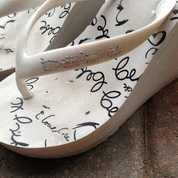 bebe flip flops - Picture 2 of 4