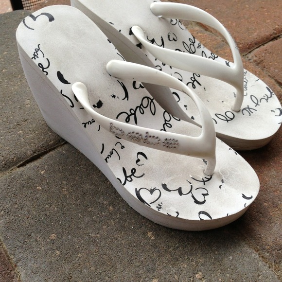 bebe flip flops - Picture 3 of 4