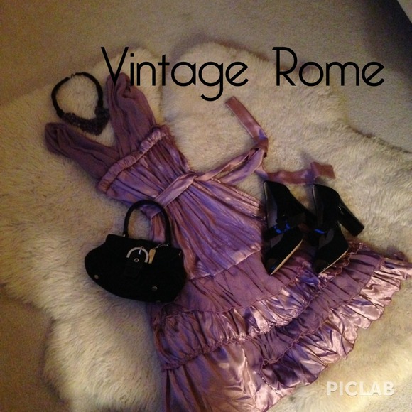 Dresses & Skirts - Super cute vintage dress bought in Rome boutique