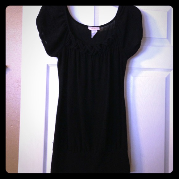 Black tee