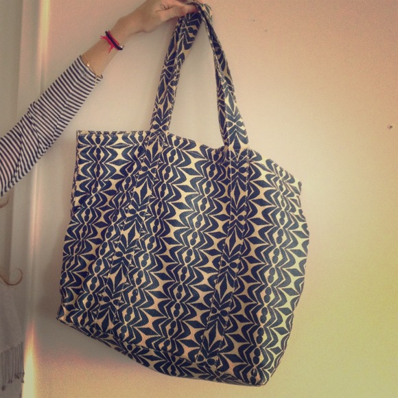 Straw tote bag perfect for the beach!