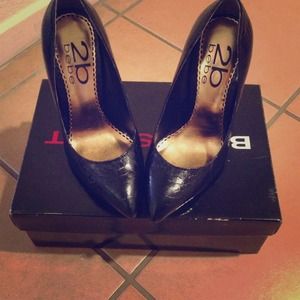 2B Bebe Pumps