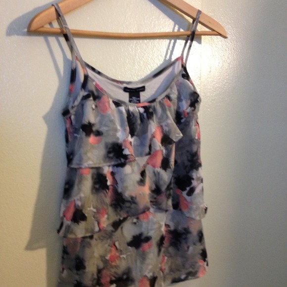 🔴 SOLD Tiered Floral Tank - Picture 2 of 4