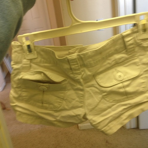 White shorts - Picture 2 of 3