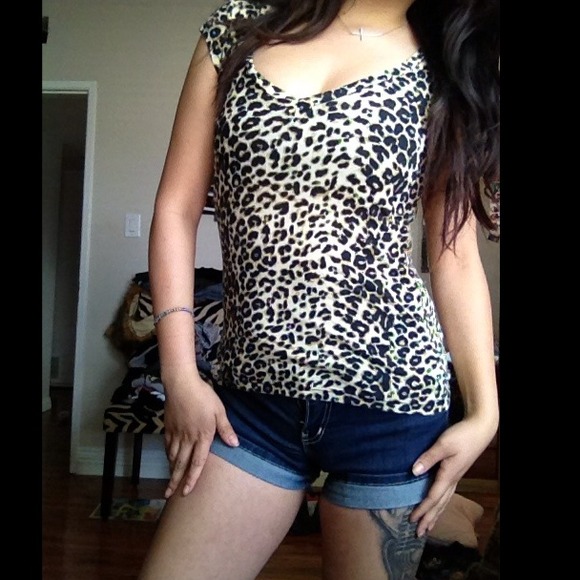 Cheetah leopard print v neck shirt