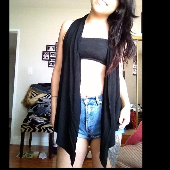 Black cover up thing (: