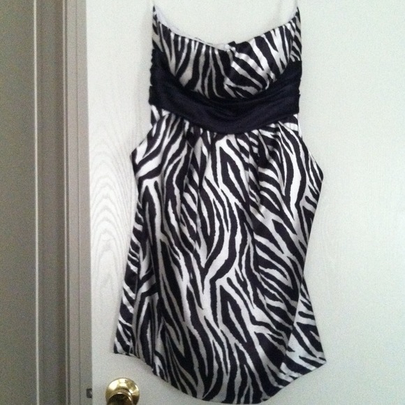 Zebra print dress w/attached sash & front pockets.