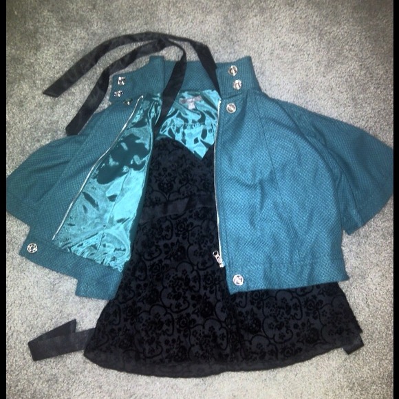 **REDUCED** Teal crop jacket and black halter top - Picture 2 of 4